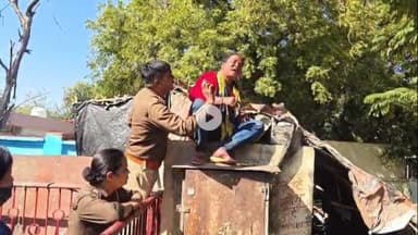 गरीब महिला का नगर निगम ने उजाड़ा ठेला गुस्साई महिला ने खुद के सिर पर ईट से किए बार 

Video viral 

#jhansi #nagarnigamjhansi