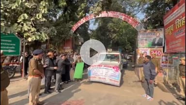 नवाबगंज: न्यायालय परिसर से जनपद न्यायाधीश ने हरी झंडी दिखाकर राष्ट्रीय लोक अदालत के प्रचार हेतु निकाली बाइक रैली