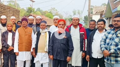 बलियापुर: आमझर से दो व्यक्ति अमन चैन के लिए उमराह के लिए मक्का रवाना, लोगों ने किया स्वागत