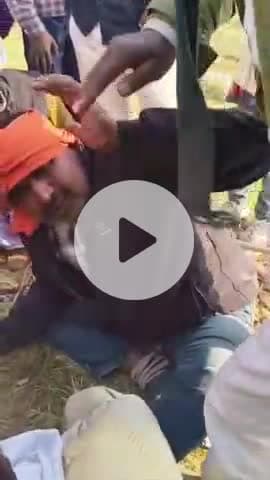 बदायूं: बिचौला गांव में महिला को ले जाने की कोशिश करने वाले तांत्रिक को ग्रामीणों ने पिटाई कर पुलिस के हवाले किया