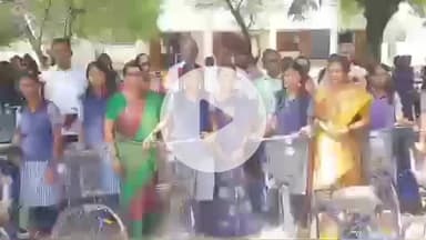 கொடுமுடி: பாசூர் அரசு மேல்நிலைப் பள்ளியில் விலை இல்லா மிதிவண்டிகளை மாணவர்களுக்கு வழங்கினார் எம் எல் ஏ சரஸ்வதி