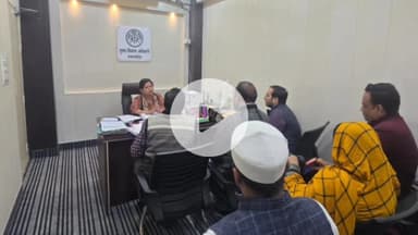 शाहजहांपुर: विकास भवन स्थित कार्यालय में मुख्य विकास अधिकारी ने फरियादियों की समस्याएं सुनीं, निस्तारण के दिए निर्देश