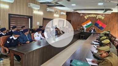 बुलंदशहर: पुलिस लाइन में दुर्घटना में प्रभावित व्यक्तियों को प्राथमिक उपचार के संबंध में दिया गया प्रशिक्षण