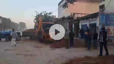 चिड़ावा: चिड़ावा नगरपालिका का अतिक्रमण हटाओ अभियान जारी, मंड्रेला रोड पर चला पीला पंजा