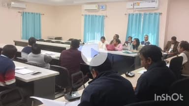 नवादा: समाहरणालय में आकांक्षी जिला अंतर्गत सभी योजनाओं की समीक्षा बैठक में डीएम ने दिए निर्देश