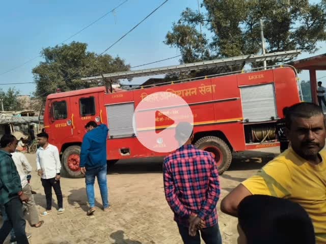 चोरौत: नीमबारी बाजार स्थित पुस्तकालय में आग, ग्रामीणों की तत्परता से टला बड़ा हादसा
