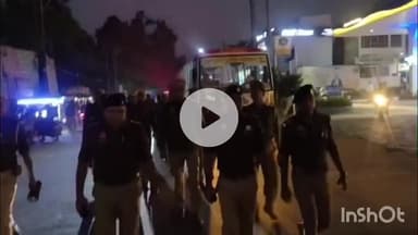 मैनपुरी: मैनपुरी के एसपी ने पुलिस बल के साथ शहर में पैदल गश्त कर सुरक्षा व्यवस्था का लिया जायजा