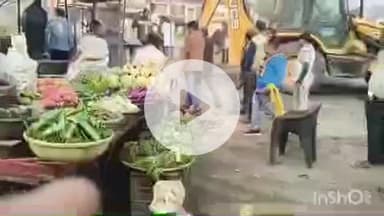 बलरामपुर: फुलवरिया बाईपास चौराहे पर चलाया गया अतिक्रमण हटाओ अभियान, बीते दिनों की दुर्घटना के बाद प्रशासन बरत रहा पूरी सतर्कता