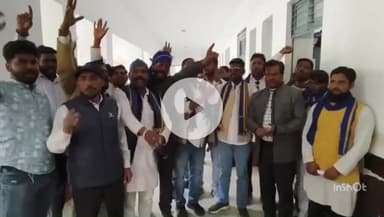 छिबरामऊ: A.S.P पार्टी के पदाधिकारी ने तहसील परिसर में खाद की कालाबाजारी को लेकर DM को संबोधित विज्ञापन मिलने पर किया धरना