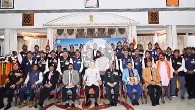 बालोद: सशस्त्र सेना झंडा दिवस पर राज्य स्तरीय सम्मान समारोह में बालोद के पूर्व सैनिकों ने की भागीदारी