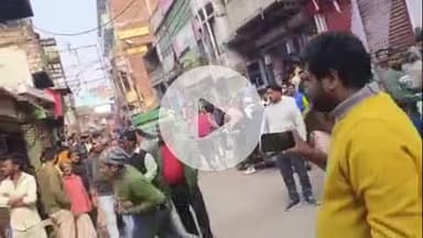 बिहार: पुलपर में नगर निगम द्वारा जबरन बोर्ड हटाने पर विवाद, दुकानदार का हाथ कटा, चलाया रोड़ा