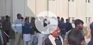 बदायूं: राजकीय मेडिकल कॉलेज में 314 संविदा कर्मचारियों ने छह माह से मानदेय न मिलने पर किया धरना प्रदर्शन