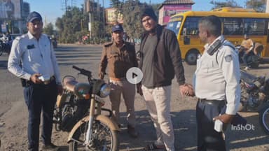 इंदौर: भंवरकुआ यातायात पुलिस ने चेकिंग में चोरी की बुलेट मोटरसाइकिल पकड़ी, पुलिस को सौंपा