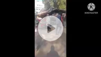 हमीरपुर: जिला अस्पताल के गेट पर शराबी ने किया उत्पात, गार्ड ने चप्पल और डंडे से पीटा