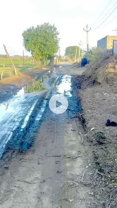 दो एन जी एम गांव  पंचायत खेतावाली ढाणी  तहसील रावतसर ।गाव का सारा पानी मेन सड़क पर इकट्ठा हो रहा ह और वाहनो को चलने में हो रही ह दिक़्क़त धन्यवाद