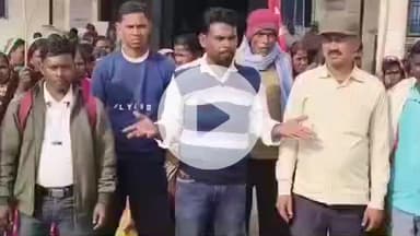 झाझा: भाकपा माले ने लेबर कार्ड में धांधली के खिलाफ झाझा प्रखण्ड कार्यालय में श्रम प्रवर्तन पदाधिकारी को सौंपा मांग पत्र