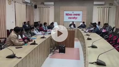 शाहजहांपुर: बोर्ड परीक्षा 2026 को सफलतापूर्वक संपन्न कराने के लिए डीएम ने अधिकारियों के साथ की बैठक