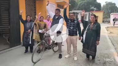 महाराजगंज: सदर ब्लॉक में ग्राम पंचायत अधिकारी संघ के पदाधिकारियों ने किया प्रदर्शन