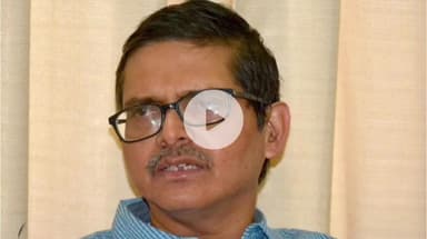 शाहजहांपुर: पूर्व IPS अमिताभ ठाकुर को शाहजहांपुर में चलती ट्रेन से किया गया गिरफ्तार