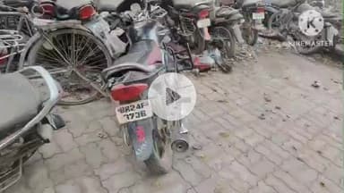 चेनारी: पुलिस ने 25 लीटर महुआ निर्मित शराब के साथ एक बाइक को किया ज़ब्त, शराब कारोबारी को किया गिरफ्तार