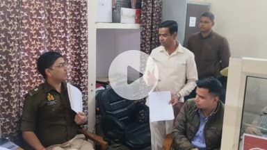 शाहजहांपुर: पुलिस अधीक्षक नगर ने साइबर क्राइम सेल में समीक्षा बैठक की, कई मामलों के संबंध में दिए आवश्यक दिशा निर्देश