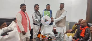 आरा: आम कार्यकर्ता से विधायक बने महेश पासवान को सर्किट हाउस में एनडीए ने किया सम्मानित