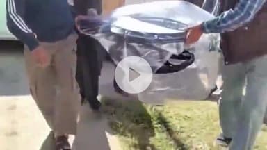 बंगाणा: विधायक विवेक शर्मा ने टिहरा गांव की जरूरतमंद महिला को भेंट की व्हीलचेयर