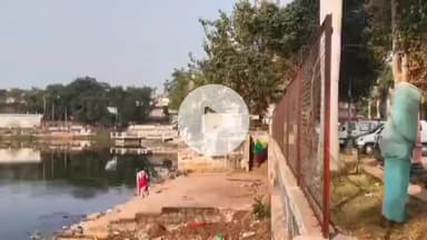 बालोद: गंगासागर तालाब का सौंदर्यीकरण शुरू, कचरा रोकने के लिए लग रहा फेसिंग तार; 36.41 लाख के कार्य दो चरण में होंगे