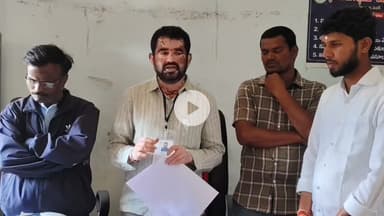 హవేలీ ఘన్​పూర్: ఏకగ్రీవమైన గ్రామాల చెందిన అభ్యర్థులకు ధ్రువీకరణ పత్రాలు అందజేసిన ఎన్నికల అధికారులు