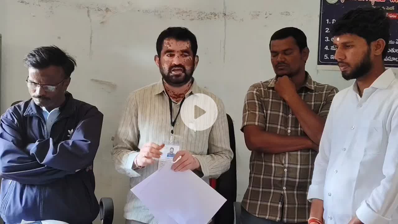 హవేలీ ఘన్పూర్: ఏకగ్రీవమైన గ్రామాల చెందిన అభ్యర్థులకు ధ్రువీకరణ పత్రాలు అందజేసిన ఎన్నికల అధికారులు