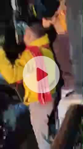 करछना: गिलास फैक्टरी के पास मैजिक को टक्कर मारकर भाग रहे ट्रक चालक को लोगों ने दौड़कर पकड़ा, पीटाई के बाद पुलिस को सौंपा