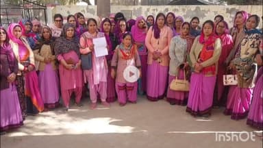 चूरू: चूरू में आंगनबाड़ी कार्यकर्ता ने उप निदेशक को दिया ज्ञापन