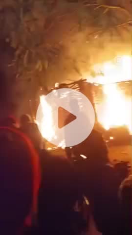 सारठ प्रखंड अंतर्गत
सुखजोरा गांव के दरबारी यादव के मिठाई की दुकान में आग लग जाने के कारण हजारों रुपए की सामान जल गया