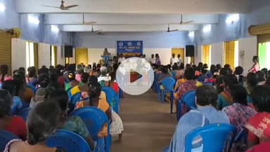 விராலிமலை: தேங்காய்தின்னி பட்டி சமுதாய நலக்கூடத்தில் விராலிமலை வட்ட சட்டப் பணிகள் குழு நடத்திய சட்ட விழிப்புணர்வு முகாம் நடைபெற்றது நீதிபதி மணிமேகலை பங்கேற்பு