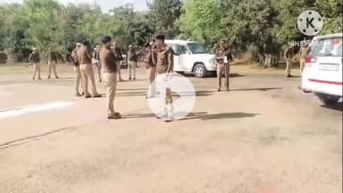 मैनपुरी: डिप्टी सीएम बृजेश पाठक के दौरे से पहले पुलिस लाइन में बने हेलीपैड का एसपी ने पुलिस बल के साथ किया निरीक्षण