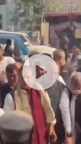 कानपुर: लाल बंगला क्षेत्र में बैठक के लिए पहुंचे कांग्रेस के राष्ट्रीय सचिव और चित्रकूट विधायक नीलांशु चतुर्वेदी