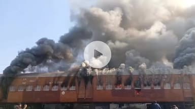 मथुरा: मथुरा रेलवे स्टेशन पर सवारी डिब्बे में लगी आग, रेलवे पुलिस और एनडीआरएफ टीम ने सफल मॉक ड्रिल कर 50 यात्रियों की बचाई जान