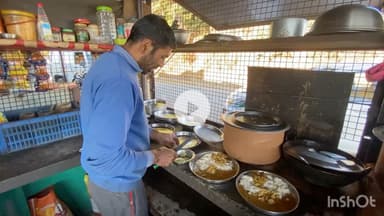 लोहाघाट के गंगनौला स्थित जोशी भोजनालय पर बनी यह वीडियो सोशल मीडिया में खूब पसंद की जा रही है।