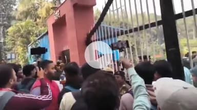 पटना ग्रामीण: रिवाइज्ड आंसर की मांग को लेकर एसटीईटी अभ्यर्थियों ने बिहार बोर्ड ऑफिस का घेराव किया