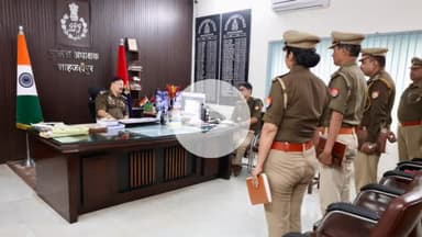 शाहजहांपुर: पुलिस अधीक्षक ने अपने कार्यालय में नगर क्षेत्र के थाना अध्यक्षों एवं विवेचकों की कार्यप्रणाली की समीक्षा की