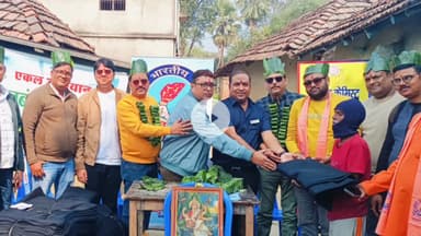 बलियापुर: कुशबेरिया-मारवाड़ी युवा मंच ने जरूरतमंदों को कंबल वितरित किए