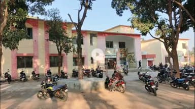 गिरिडीह: गांडेय कार्यालय परिसर में कृषि तकनीकी केन्द्र में लाभुकों के बीच मक्का के बीज का वितरण