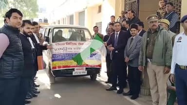 मथुरा: राष्ट्रीय लोक अदालत की सफलता के लिए जिला जज ने प्रचार वाहन को हरी झंडी दिखाकर किया रवाना