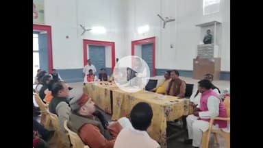 इटावा: सनातन धर्म इंटर कॉलेज में SIR को लेकर आयोजित हुई बैठक, कानपुर बुंदेलखंड क्षेत्रीय अध्यक्ष प्रकाश पाल रहे मौजूद