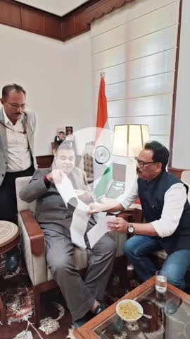 लोहरदगा सांसद सुखदेव भगत ने आज नई दिल्ली में केंद्रीय सड़क परिवहन और राजमार्ग मंत्री नितिन गडकरी से मुलाकात कर गुमला जिल