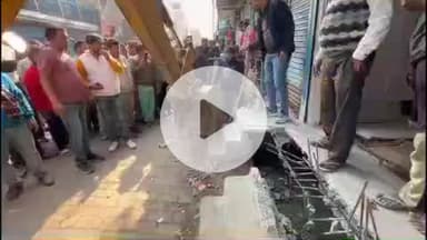 बलरामपुर: गर्ल्स कॉलेज से मेजर चौराहा तक नगर पालिका प्रशासन ने चलाया अवैध अतिक्रमण अभियान, जेसीबी से ध्वस्त किए अवैध निर्माण