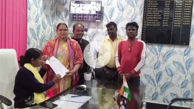 कैरो: कैरो समिति सदस्य ने जर्जर भवन से धान क्रय बंद होने पर बीडीओ को सौंपा आवेदन, एफसीआई गोदाम में व्यवस्था की मांग