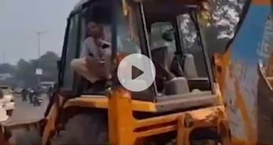 पटना ग्रामीण: राजबंशी नगर के हनुमान मंदिर के पास बुलडोजर एक्शन, प्रसाद की दुकान भी तोड़ी गई