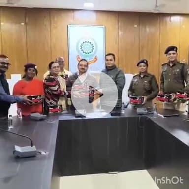 बालोद: बालोद पुलिस और महिला कमांडो ने अपराध पर अंकुश लगाने एवं नागरिकों में सुरक्षा जागरूकता बढ़ाने के लिए कार्यक्रम किया