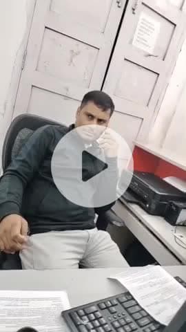 “आधार अपडेट में देरी, ऑपरेटर निजी कॉल में मस्त—गया पोस्ट ऑफिस का वीडियो चर्चा में”